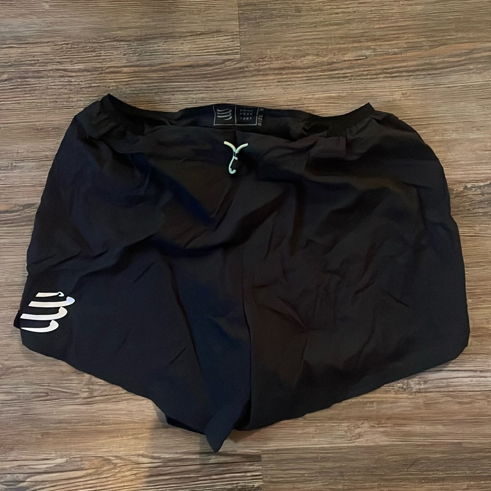 Compressport running over short